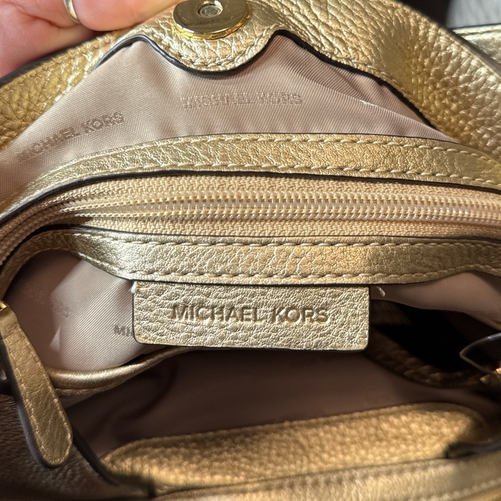 Michael Kors Gold Shoulder Bag with Metallic Finish - Picture 4 of 4